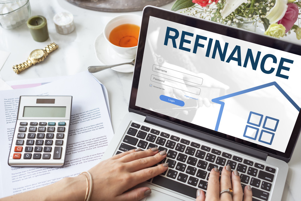 Should I Stay with my Current Lender when I Refinance?